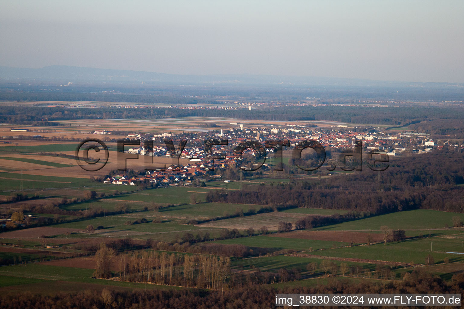 Minfeld dans le département Rhénanie-Palatinat, Allemagne d'un drone