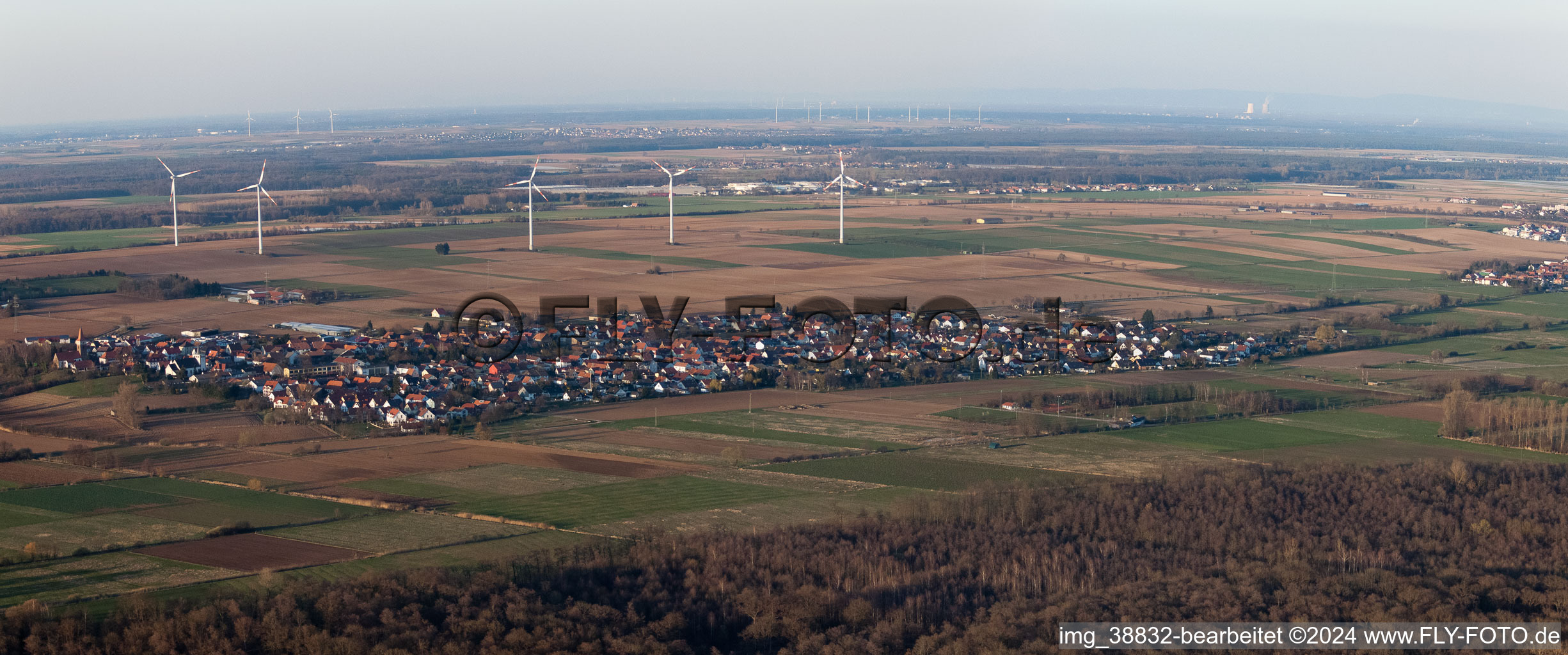 Vue aérienne de Minfeld dans le département Rhénanie-Palatinat, Allemagne