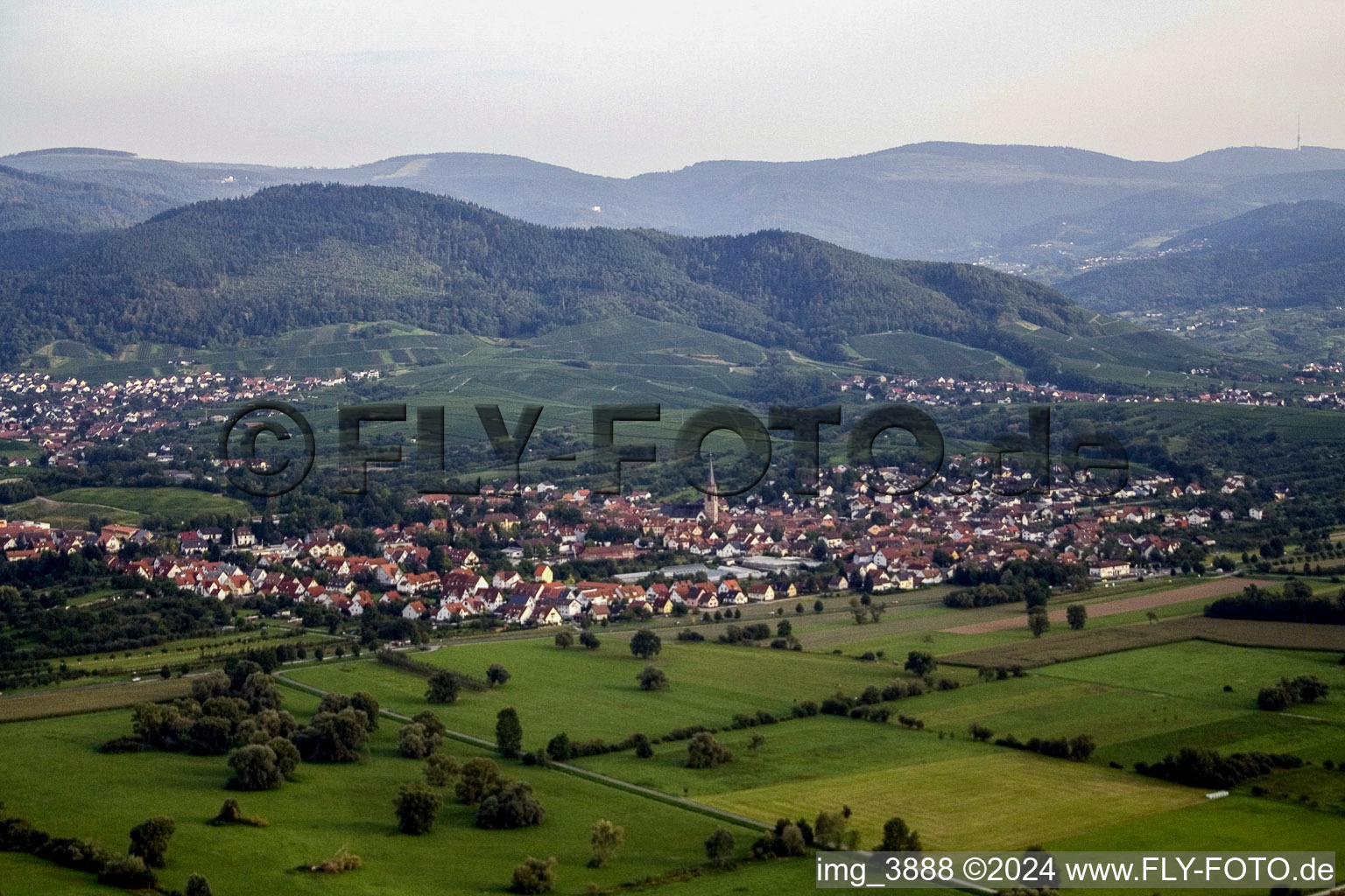 Vue aérienne de Du nord-ouest à le quartier Steinbach in Baden-Baden dans le département Bade-Wurtemberg, Allemagne