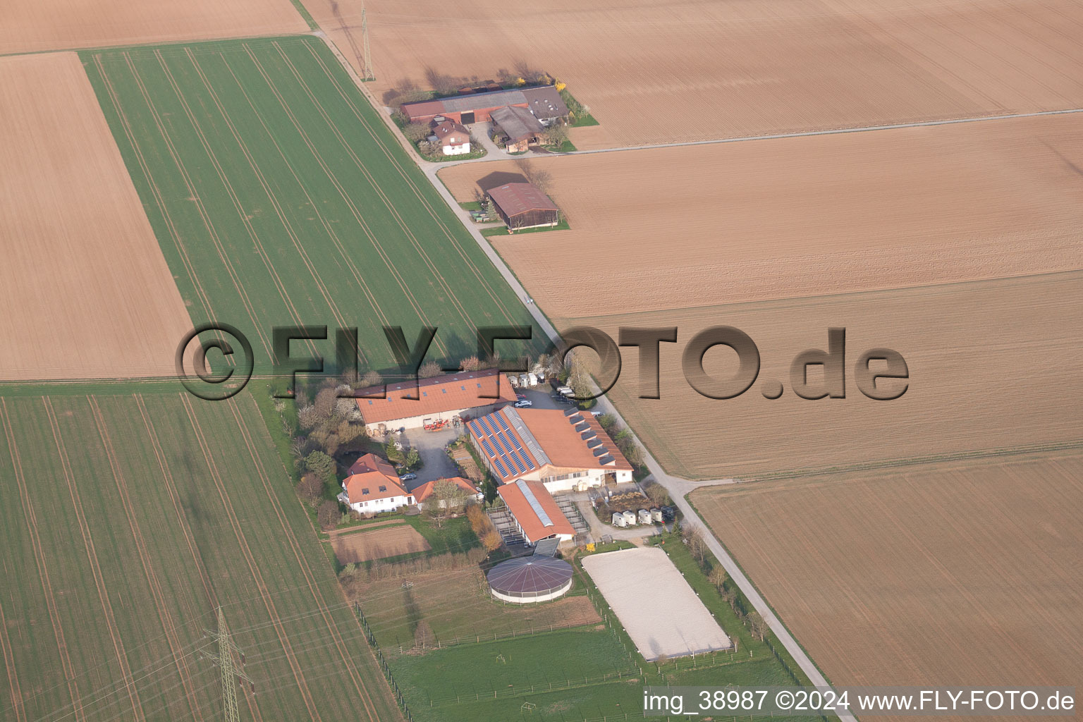 Vue aérienne de Fermes sur Birkemer Weg à le quartier Münchingen in Korntal-Münchingen dans le département Bade-Wurtemberg, Allemagne