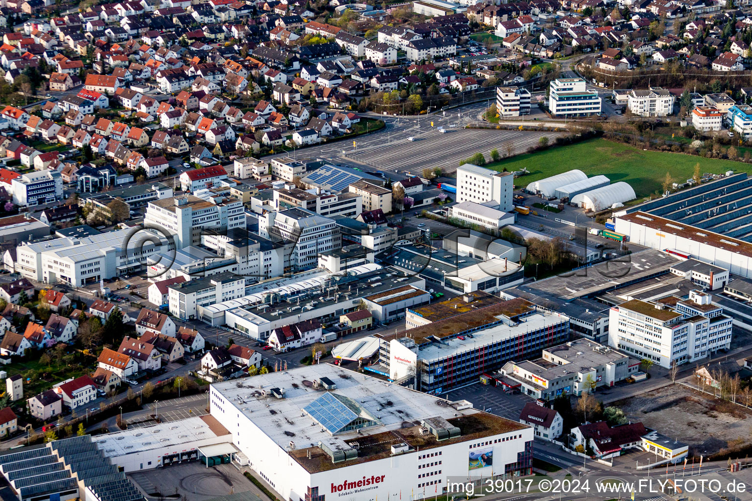 Vue aérienne de Zone commerciale et implantation d'entreprise à Leonberg dans le département Bade-Wurtemberg, Allemagne