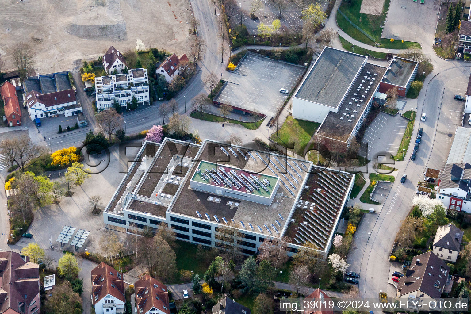 Vue aérienne de Bâtiment scolaire du lycée Johannes-Kepler-Gymnasium à Leonberg dans le département Bade-Wurtemberg, Allemagne