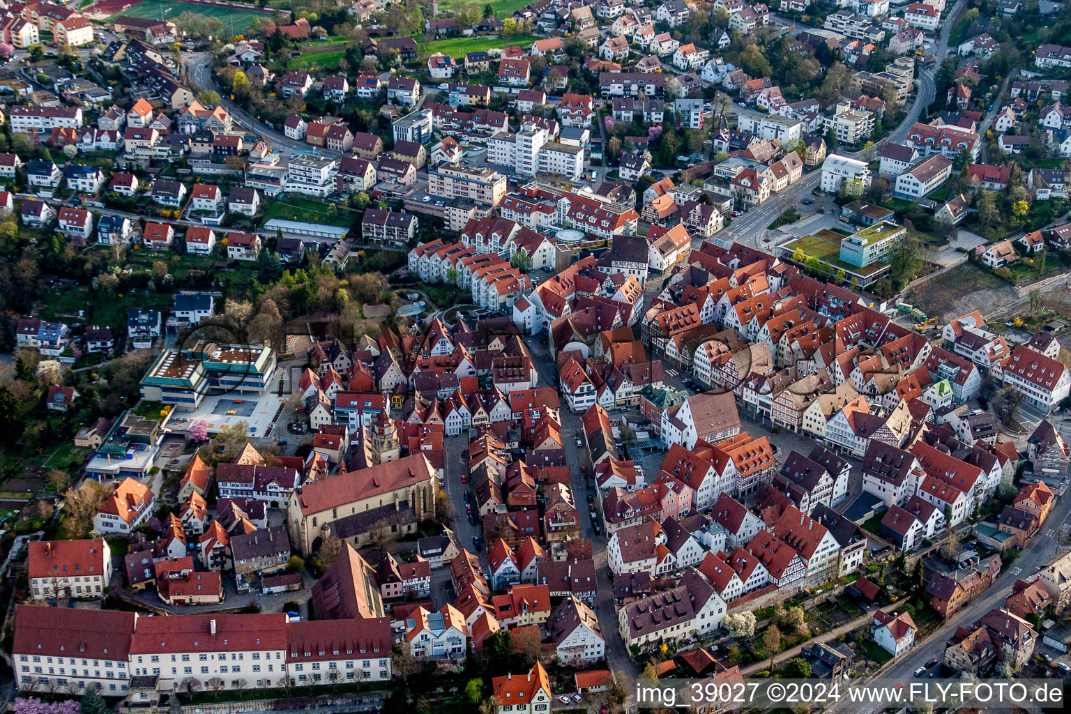Vue aérienne de Vieille ville et centre-ville à Leonberg dans le département Bade-Wurtemberg, Allemagne