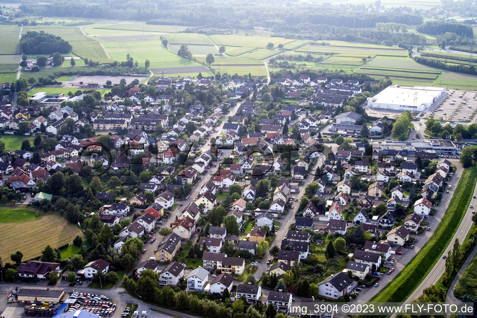 Vue aérienne de De l'est à le quartier Vimbuch in Bühl dans le département Bade-Wurtemberg, Allemagne
