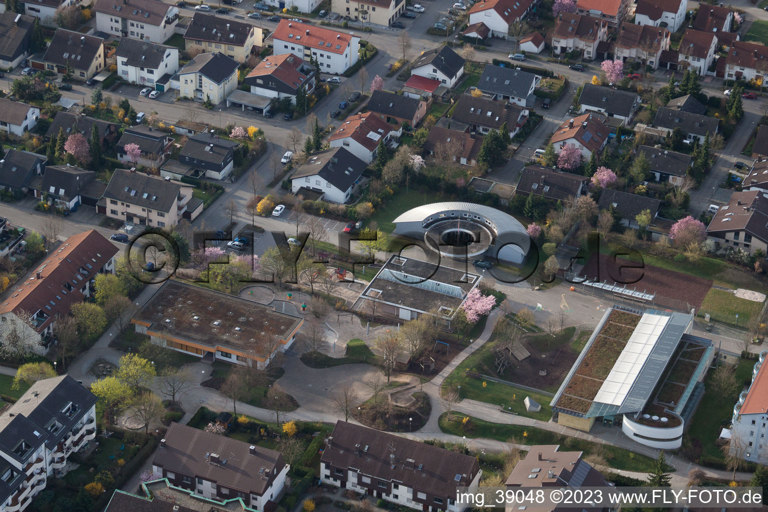 Vue aérienne de Centre œcuménique Ezach à le quartier Eltingen in Leonberg dans le département Bade-Wurtemberg, Allemagne