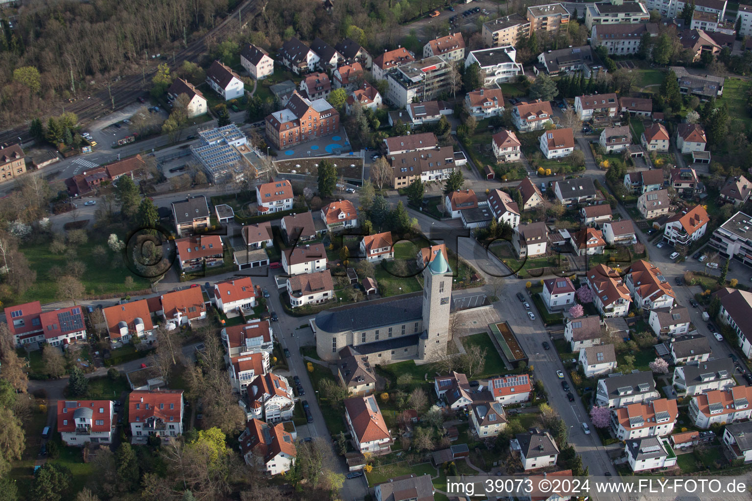 Vue aérienne de Église catholique Saint-Jean-Baptiste à Leonberg dans le département Bade-Wurtemberg, Allemagne