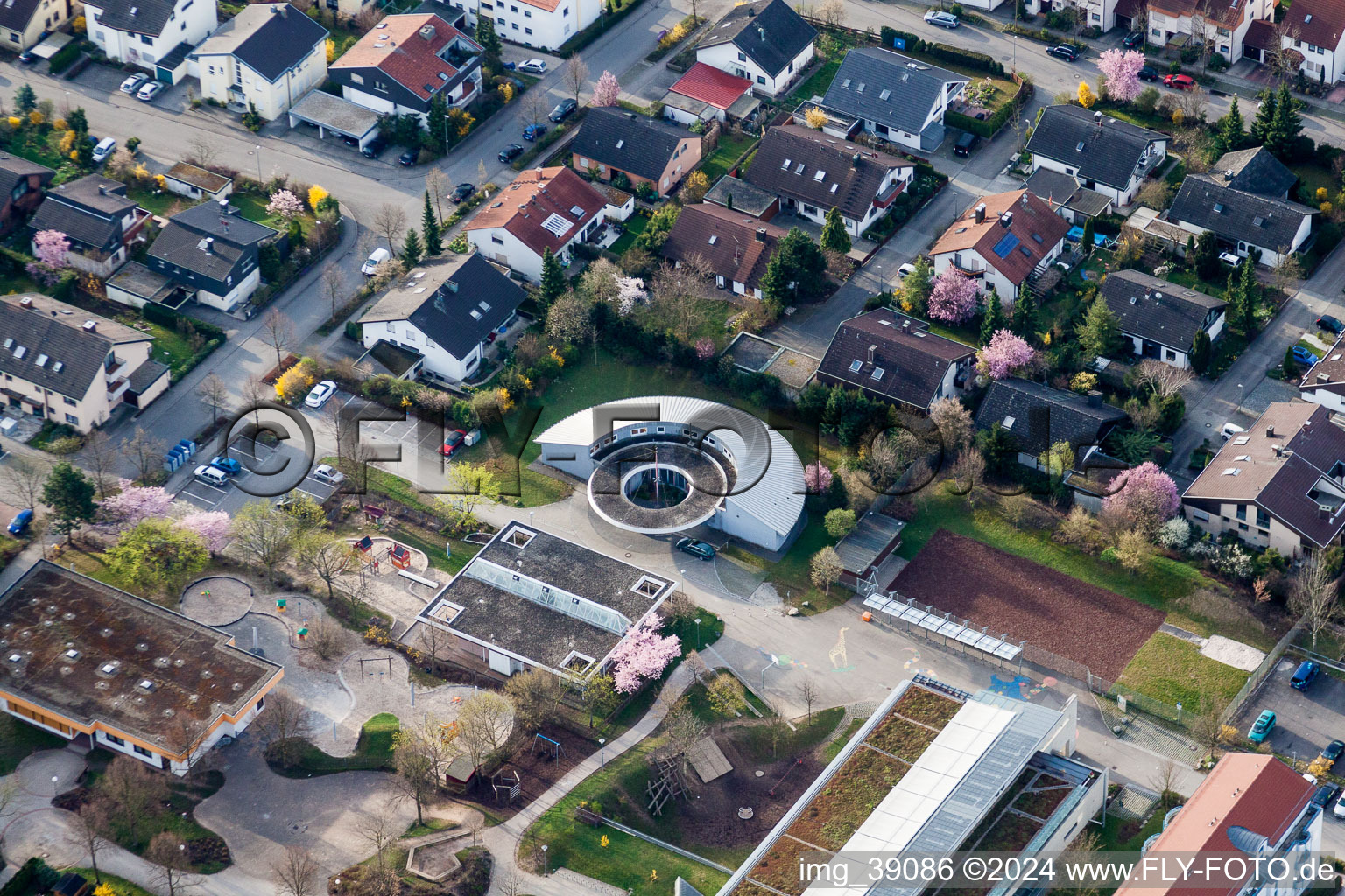 Vue aérienne de Centre œcuménique Ezach à le quartier Eltingen in Leonberg dans le département Bade-Wurtemberg, Allemagne