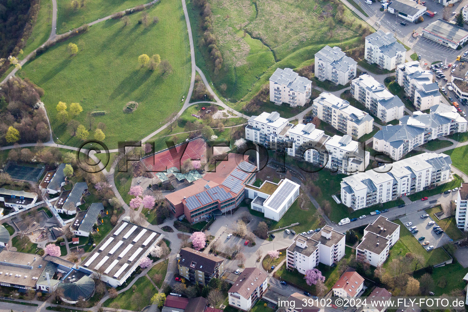 Vue aérienne de Lycée Ostertag, Tiroler Straße à le quartier Eltingen in Leonberg dans le département Bade-Wurtemberg, Allemagne