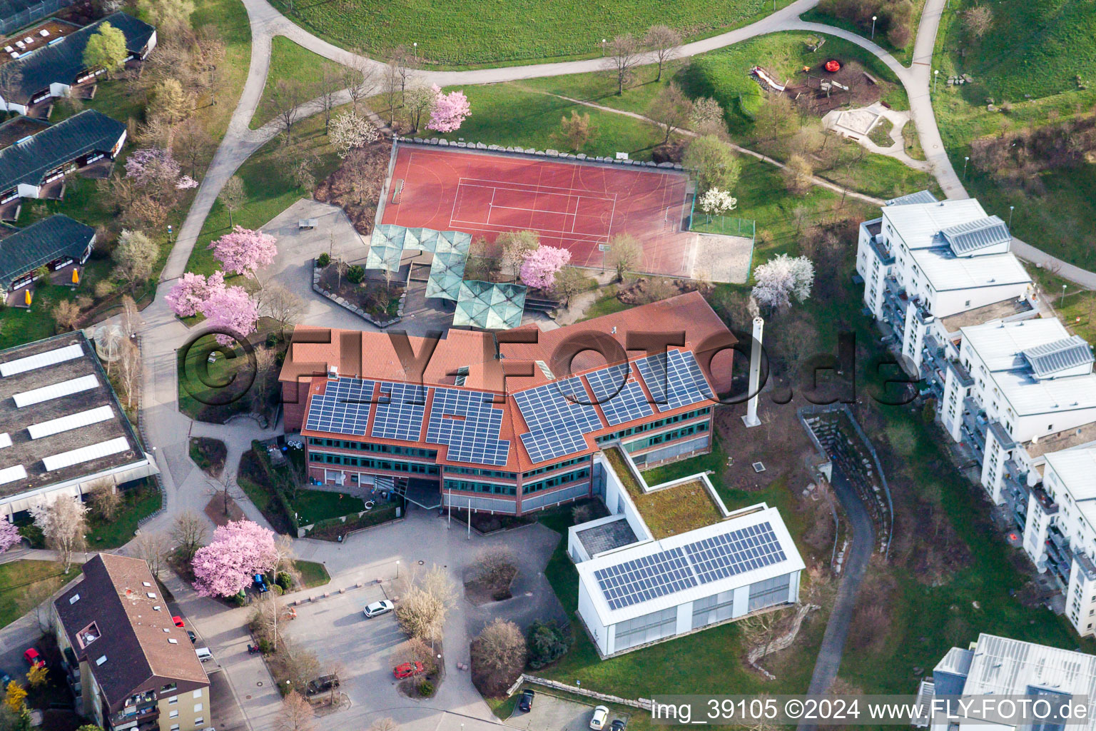 Vue aérienne de École secondaire d'Ostertag à le quartier Eltingen in Leonberg dans le département Bade-Wurtemberg, Allemagne