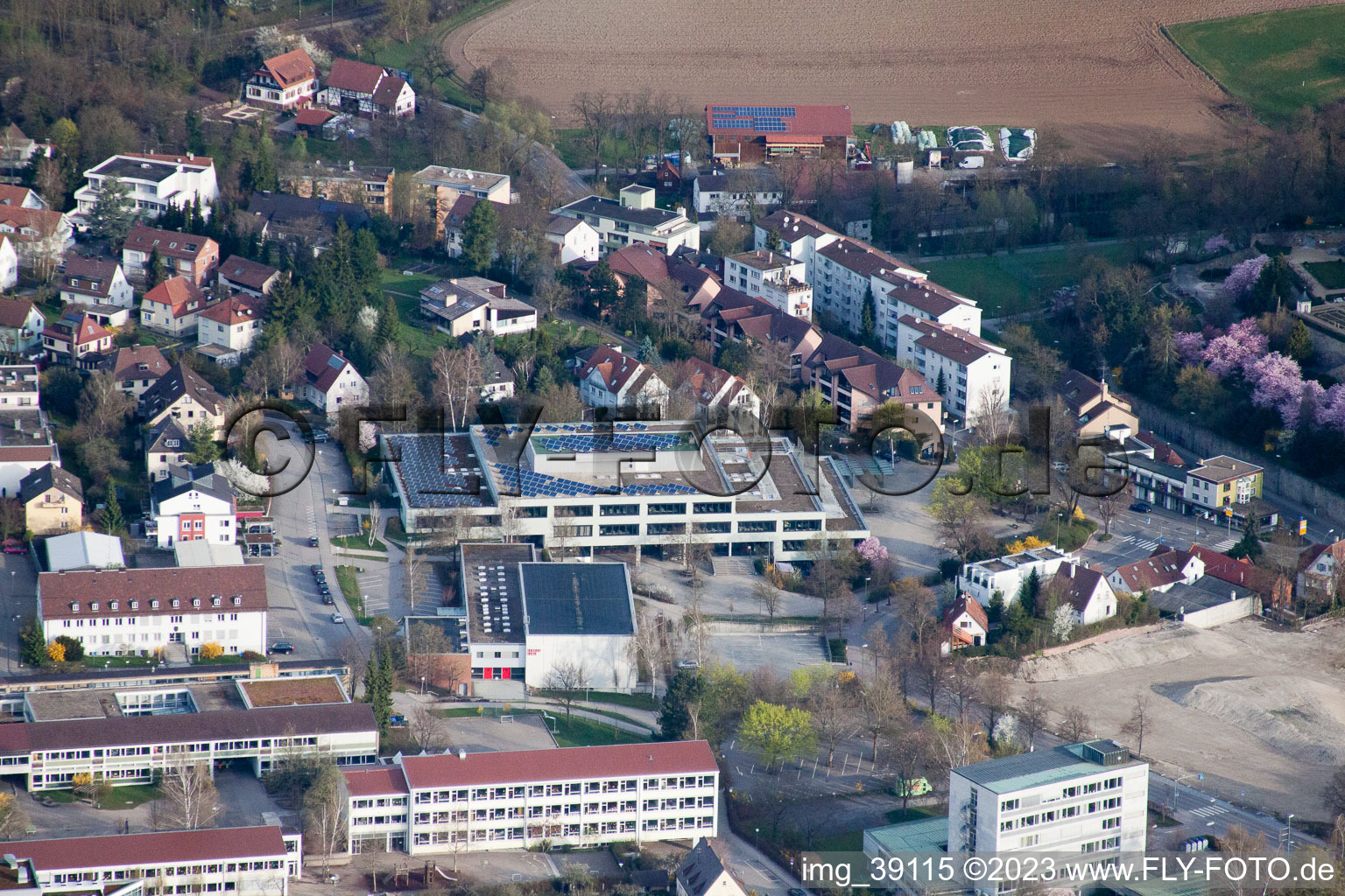 Enregistrement par drone de Lycée Johannes Kepler, Lindenstr à Leonberg dans le département Bade-Wurtemberg, Allemagne