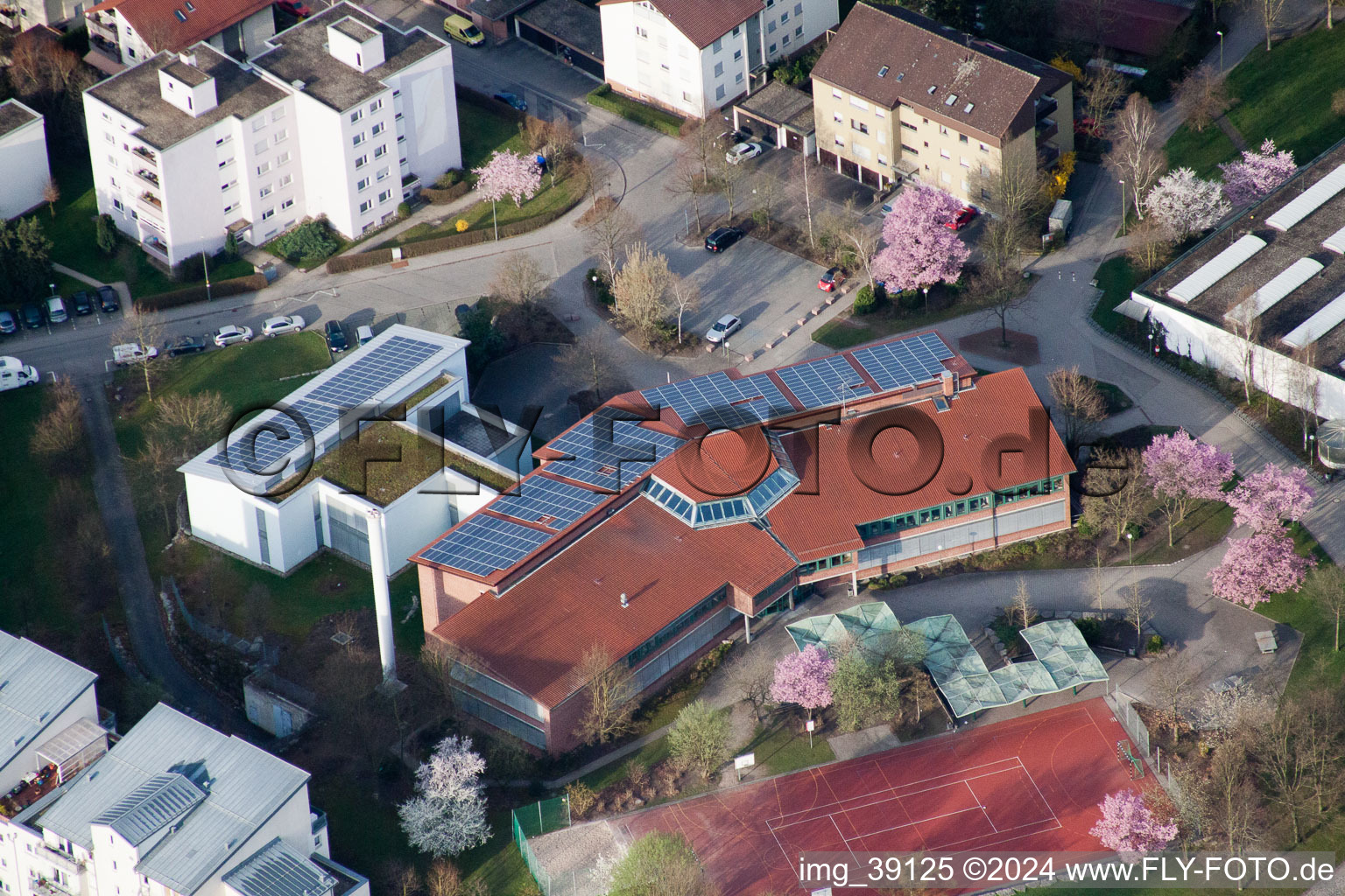 Lycée Ostertag, Tiroler Straße à le quartier Eltingen in Leonberg dans le département Bade-Wurtemberg, Allemagne vue d'en haut