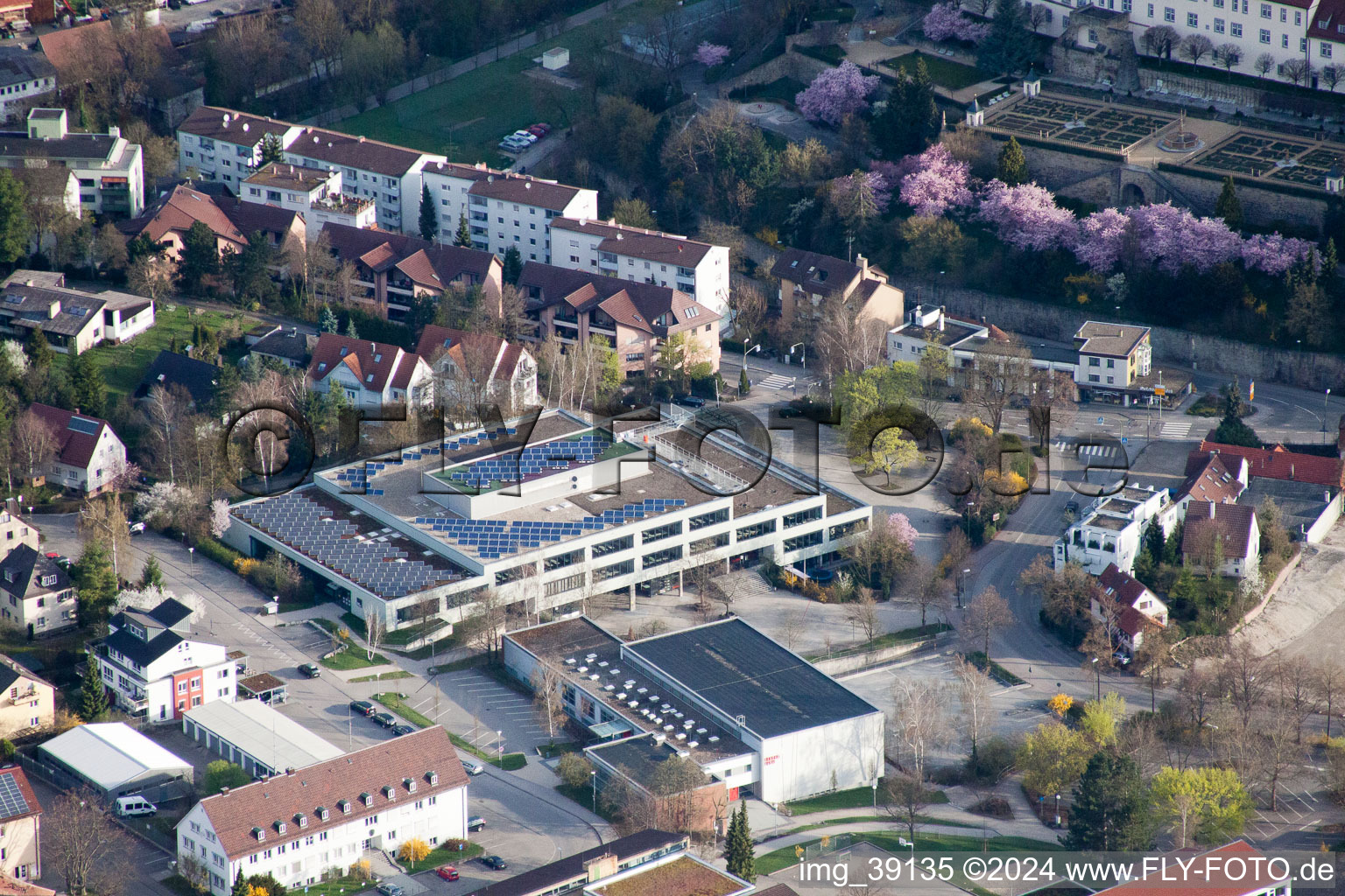 Lycée Johannes Kepler, Lindenstr à Leonberg dans le département Bade-Wurtemberg, Allemagne du point de vue du drone