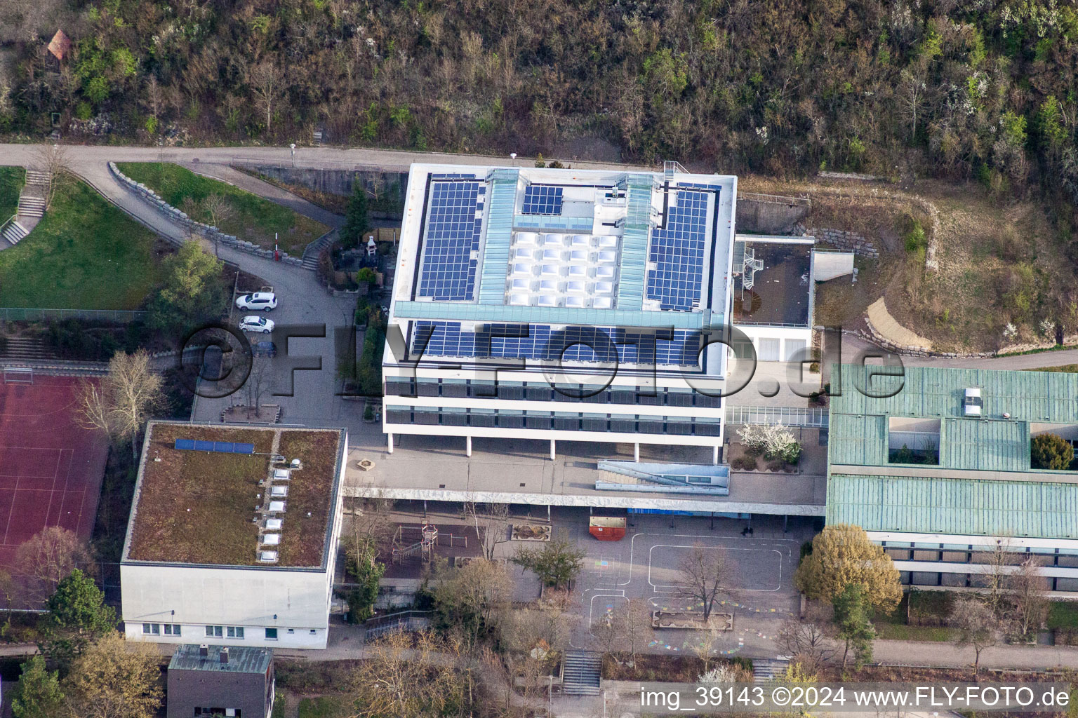 Vue aérienne de École August Lämmle à le quartier Ramtel in Leonberg dans le département Bade-Wurtemberg, Allemagne