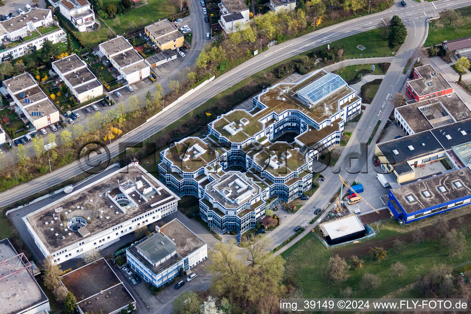 Vue aérienne de Maison de retraite - résidence pour seniors de la Pro Seniore Residenz sur la Böblinger Straße à le quartier Ramtel in Leonberg dans le département Bade-Wurtemberg, Allemagne