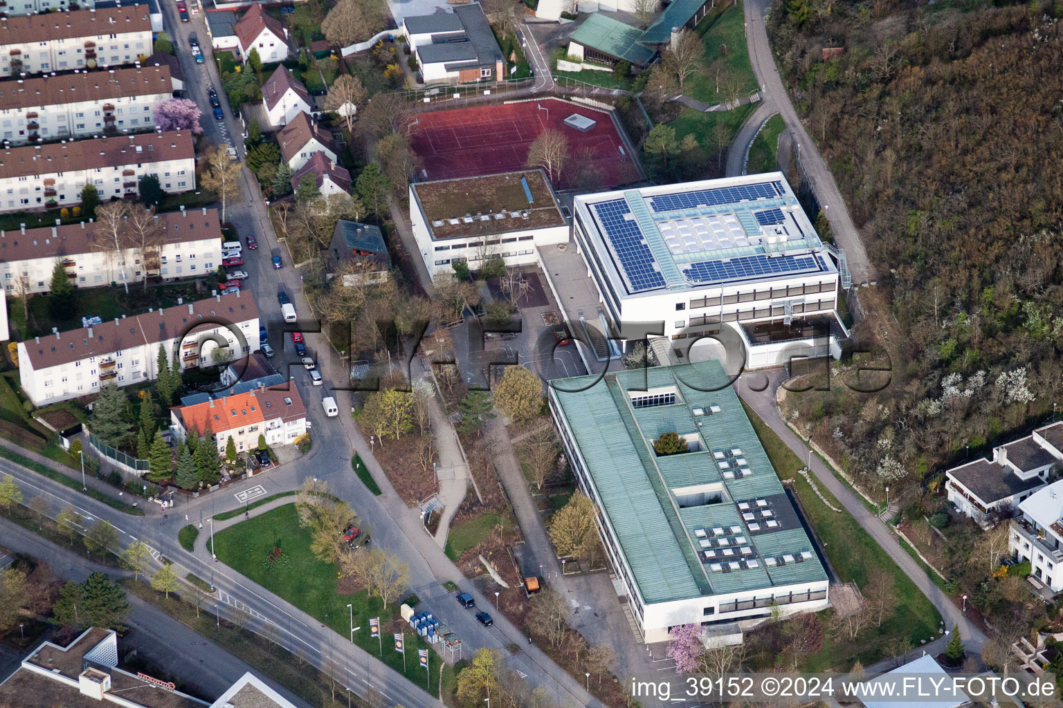 École August Lämmle, Gerlinger Straße à le quartier Ramtel in Leonberg dans le département Bade-Wurtemberg, Allemagne d'en haut