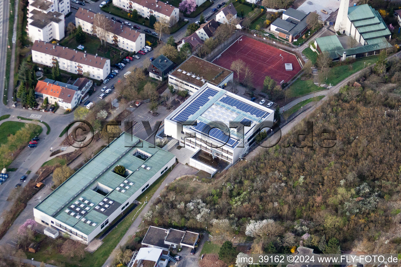 École August Lämmle, Gerlinger Straße à le quartier Ramtel in Leonberg dans le département Bade-Wurtemberg, Allemagne depuis l'avion