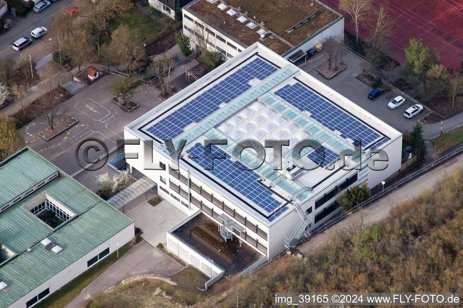 École August Lämmle, Gerlinger Straße à le quartier Ramtel in Leonberg dans le département Bade-Wurtemberg, Allemagne vue du ciel