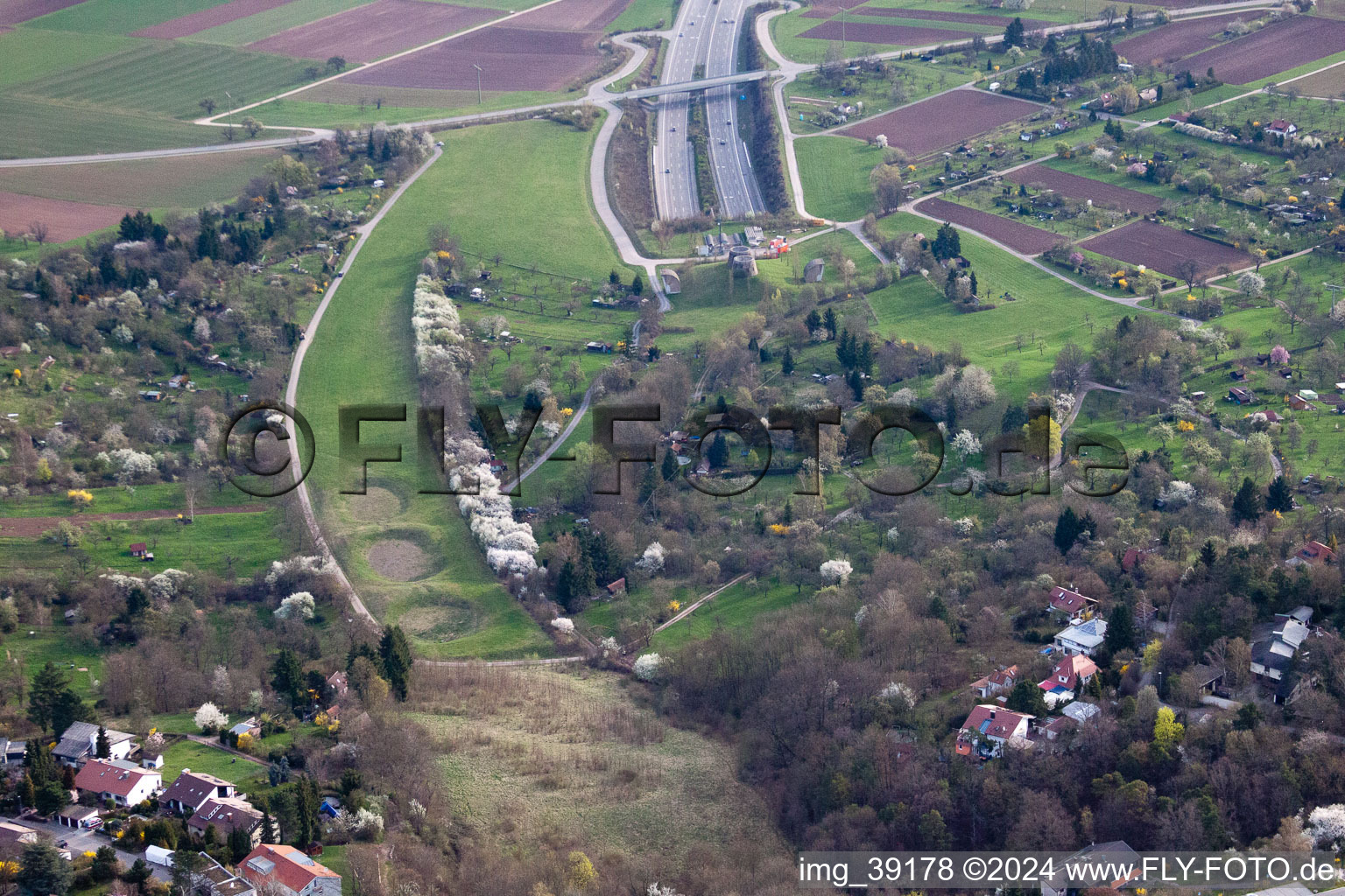 Vue aérienne de Portail nord du tunnel d'Engelberg (A81) à Gerlingen dans le département Bade-Wurtemberg, Allemagne