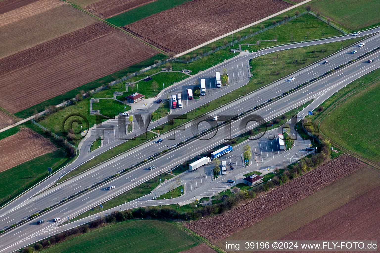 Vue aérienne de Parking de l'autoroute Gerlinger Höhe sur le BAB A81 à Gerlingen dans le département Bade-Wurtemberg, Allemagne