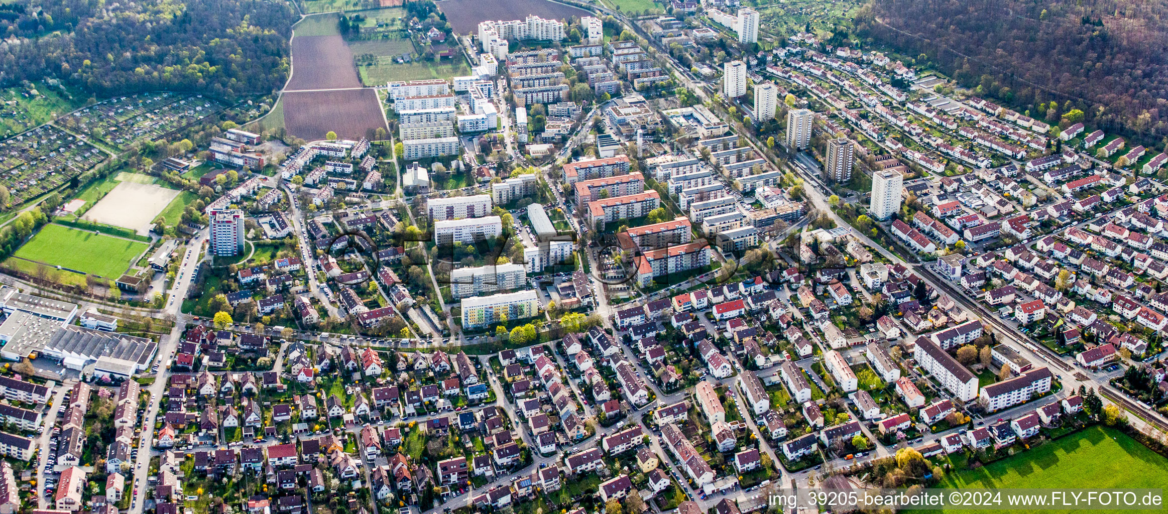 Vue aérienne de Zone de peuplement à le quartier Giebel in Stuttgart dans le département Bade-Wurtemberg, Allemagne