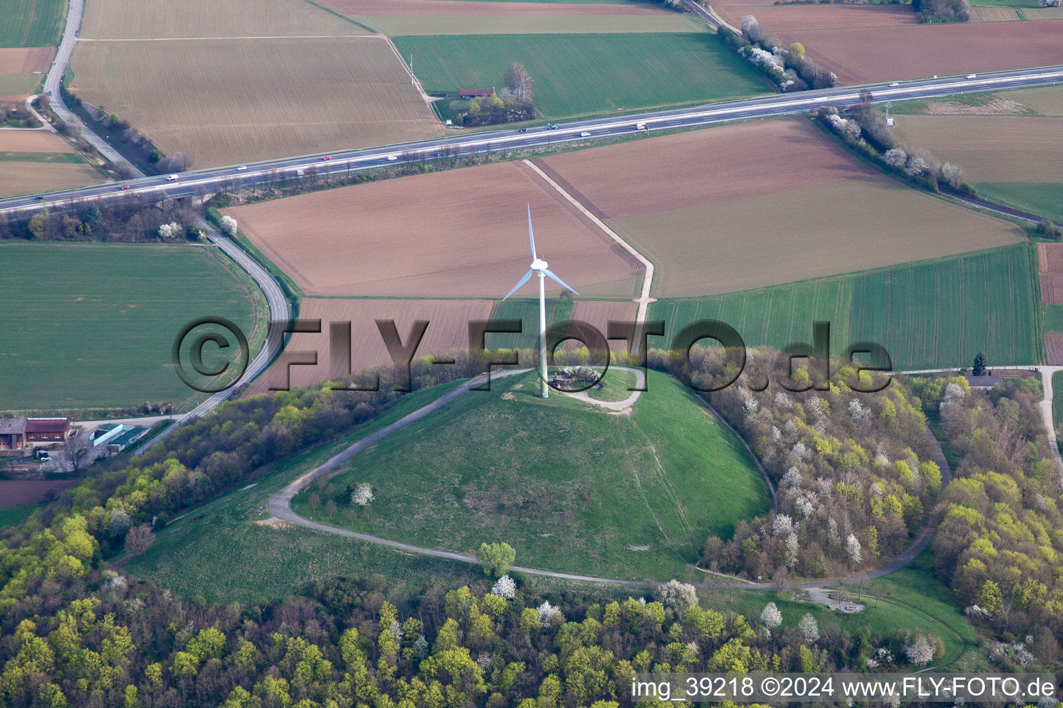 Vue aérienne de Éoliennes (WEA) - éoliennes - sur le Grüner Heiner sur l'A81 dans le quartier Korntal de Korntal-Münchingen à le quartier Weilimdorf in Stuttgart dans le département Bade-Wurtemberg, Allemagne