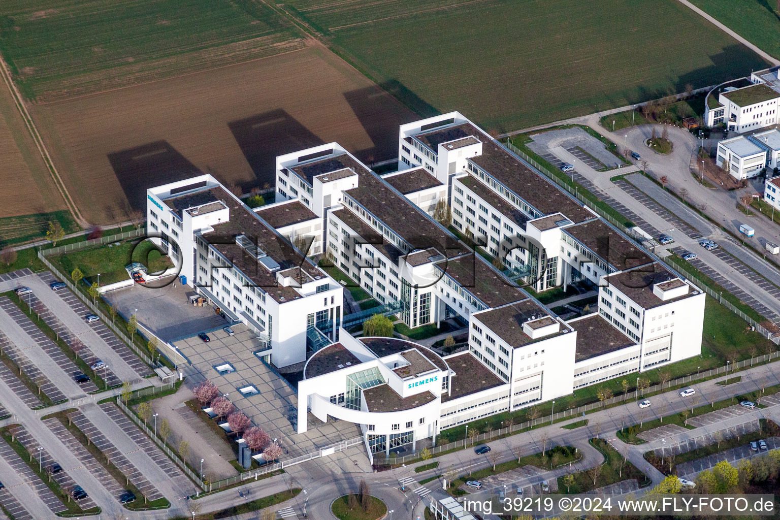 Vue aérienne de Bâtiment administratif de la société Siemens AG en Weilimdorf à le quartier Weilimdorf in Stuttgart dans le département Bade-Wurtemberg, Allemagne