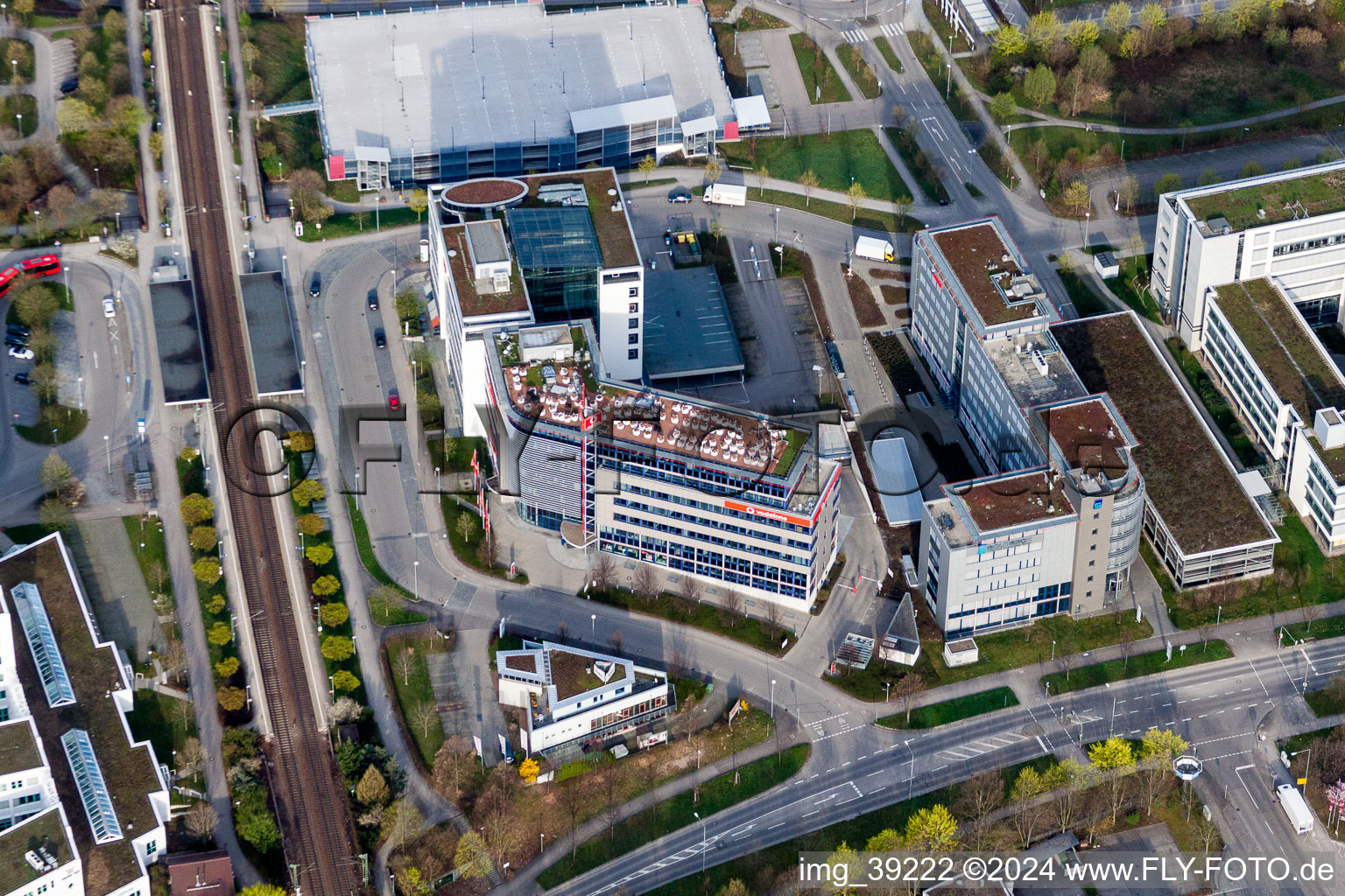 Vue aérienne de Bâtiment administratif de la société Informatica GmbH et Vodafone en Weilimdorf à le quartier Weilimdorf in Stuttgart dans le département Bade-Wurtemberg, Allemagne