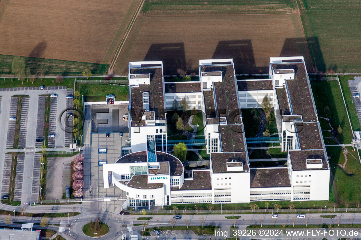 Vue oblique de Bâtiment administratif de la société Siemens AG en Weilimdorf à le quartier Weilimdorf in Stuttgart dans le département Bade-Wurtemberg, Allemagne