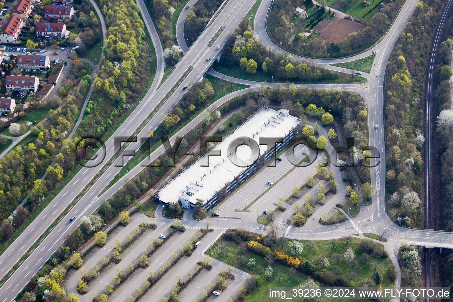 Vue aérienne de Parking Porsche dans le parking Ostseestrasse à le quartier Zuffenhausen in Stuttgart dans le département Bade-Wurtemberg, Allemagne