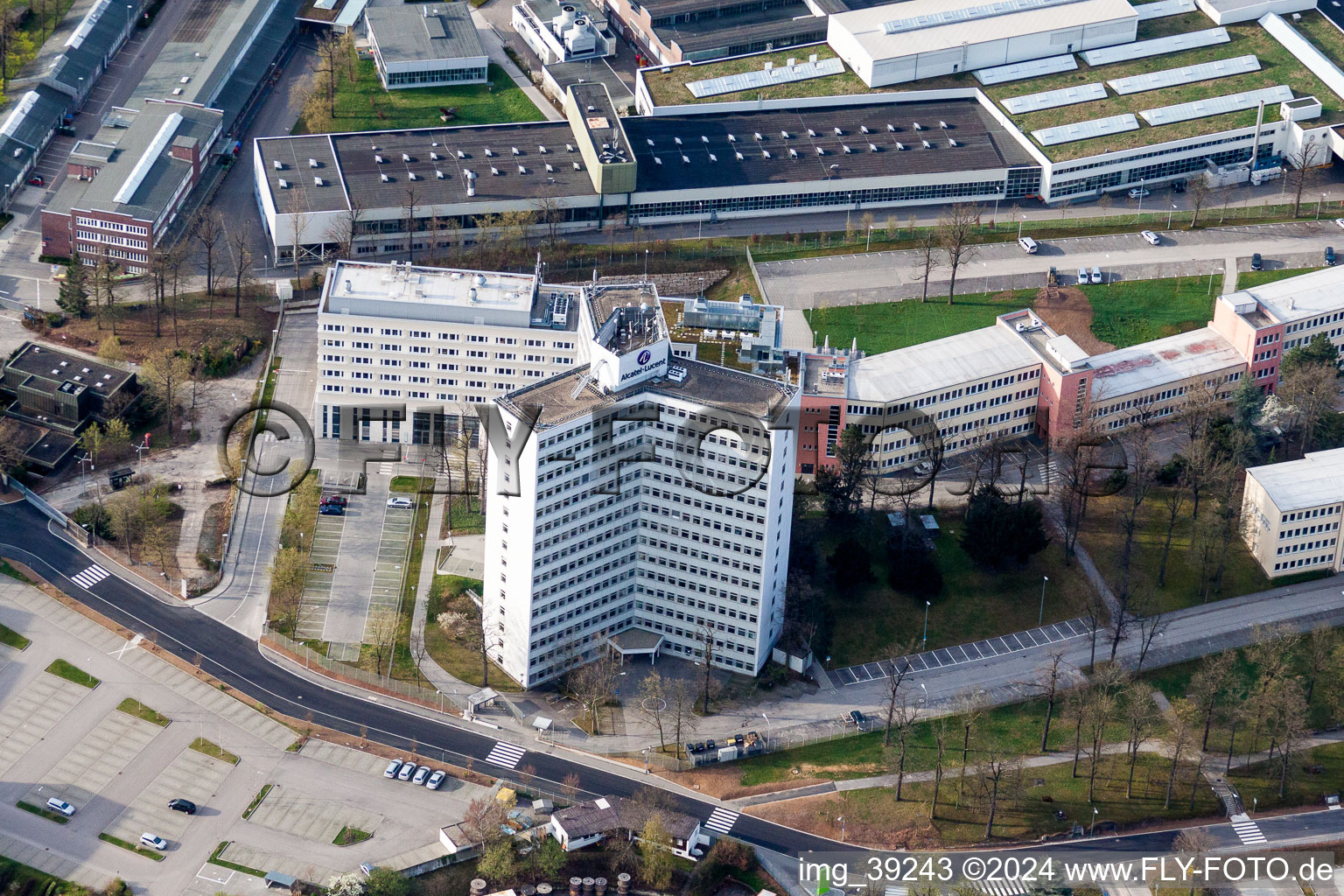 Vue aérienne de Bâtiments de bureaux et administratifs de la compagnie d'assurance Nokia Stuttgart et BBK BVU en Zuffenhausen à le quartier Zuffenhausen in Stuttgart dans le département Bade-Wurtemberg, Allemagne