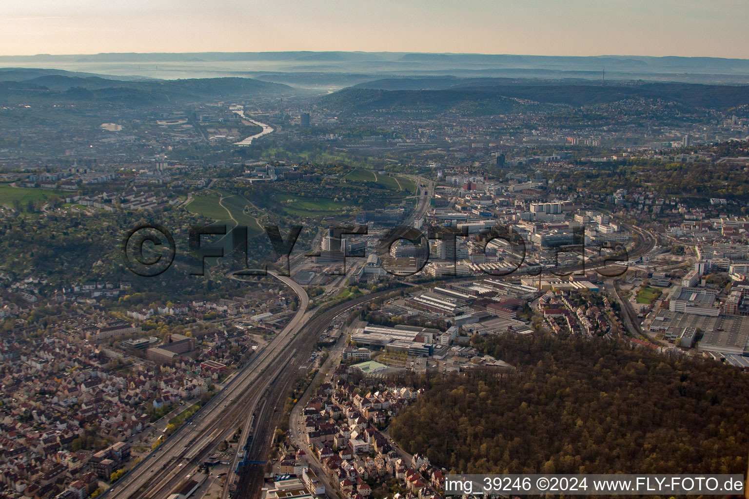 Vue aérienne de Quartier Zuffenhausen in Stuttgart dans le département Bade-Wurtemberg, Allemagne