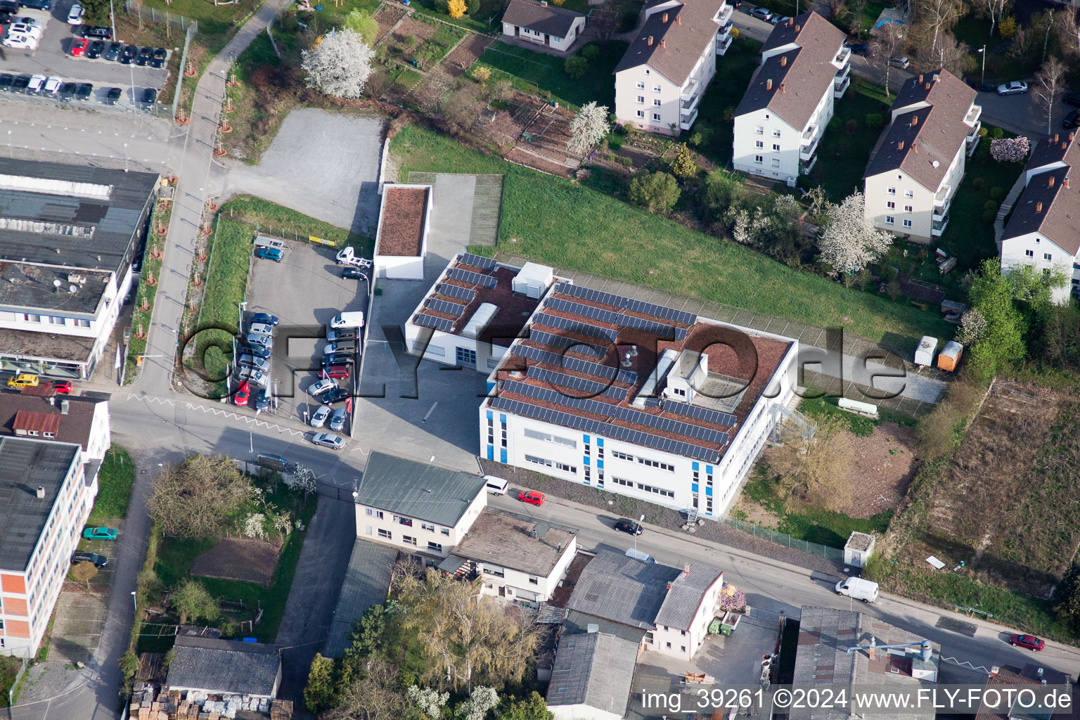 Vue oblique de Langro Chemie, Porschestrasse 12 à le quartier Zuffenhausen in Stuttgart dans le département Bade-Wurtemberg, Allemagne