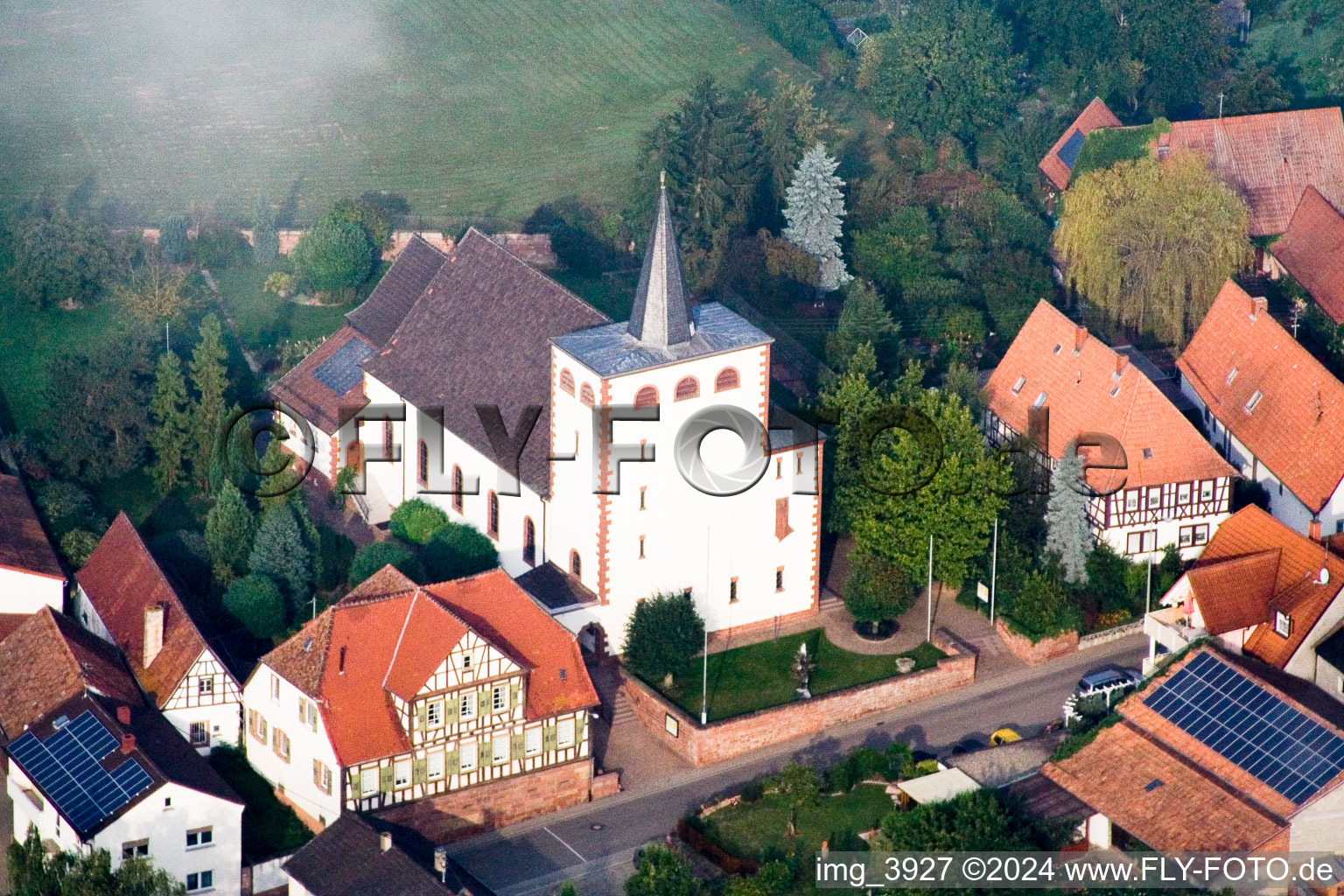 Photographie aérienne de Catholique Église à Minfeld dans le département Rhénanie-Palatinat, Allemagne