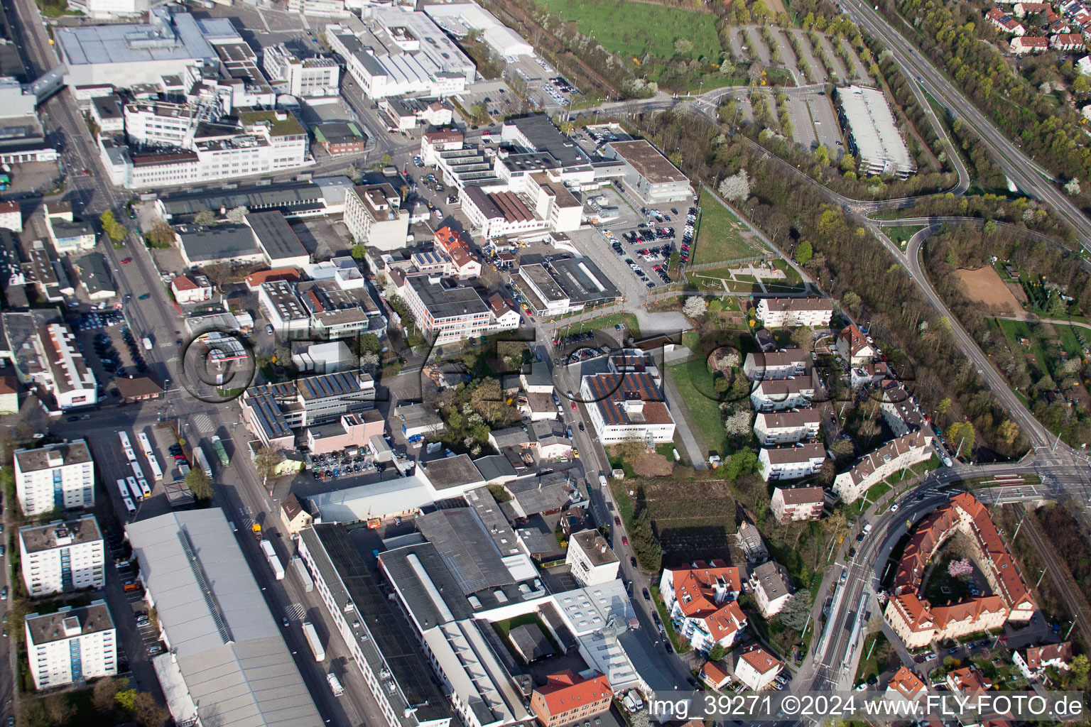 Langro Chemie, Porschestrasse 12 à le quartier Zuffenhausen in Stuttgart dans le département Bade-Wurtemberg, Allemagne hors des airs