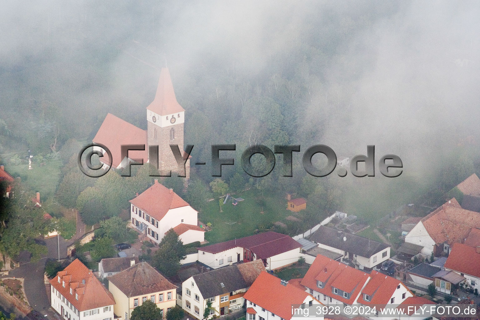 Minfeld dans le département Rhénanie-Palatinat, Allemagne vue d'en haut