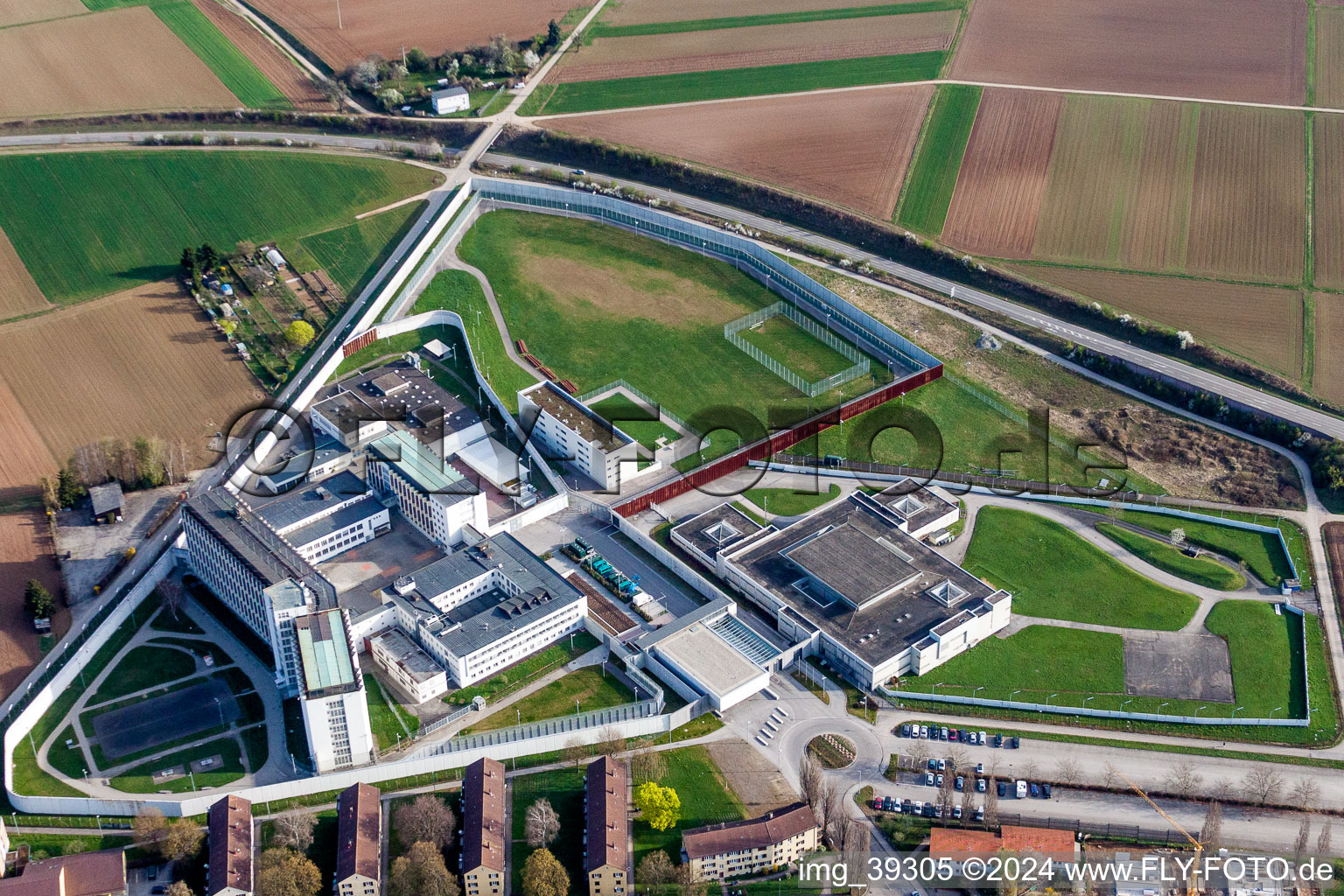 Vue aérienne de Terrain de la prison et clôture de sécurité de l'établissement correctionnel établissement correctionnel établissement correctionnel Stuttgart en Stammheim à le quartier Stammheim in Stuttgart dans le département Bade-Wurtemberg, Allemagne