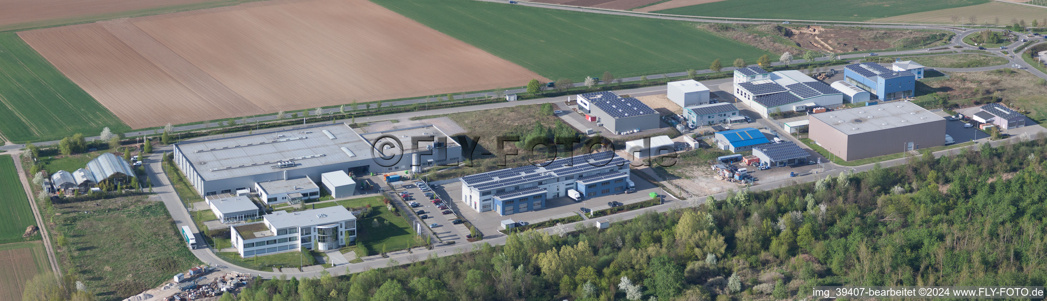 Vue aérienne de Panorama à le quartier Herxheim in Herxheim bei Landau dans le département Rhénanie-Palatinat, Allemagne