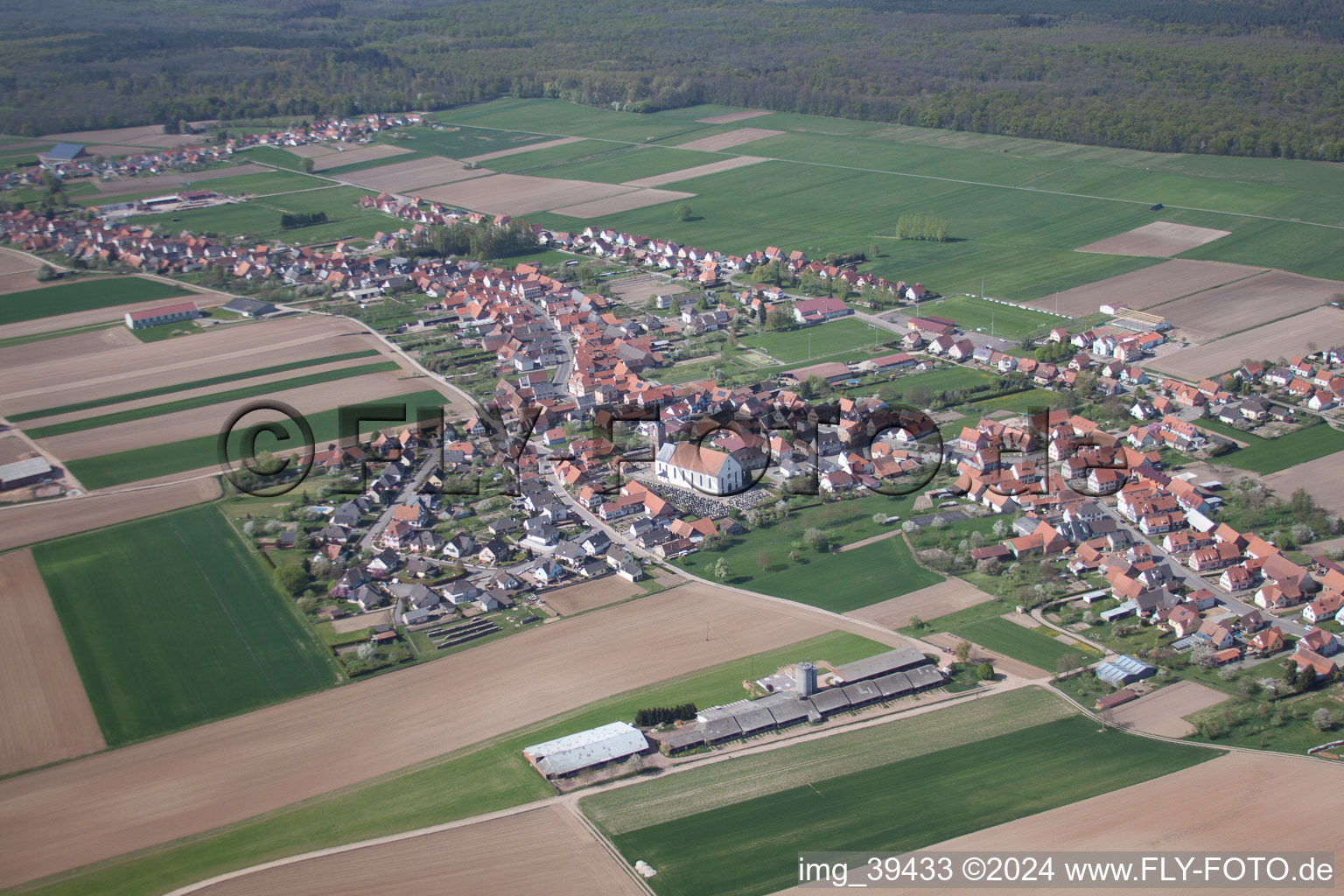 Schleithal dans le département Bas Rhin, France du point de vue du drone