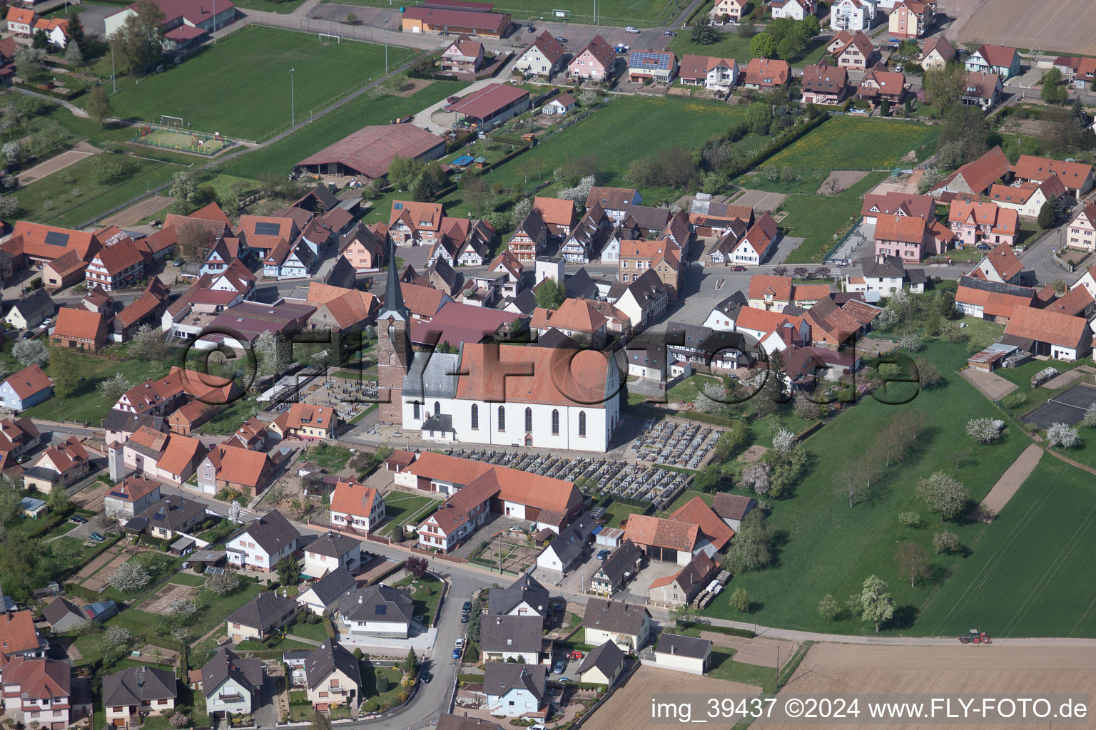 Schleithal dans le département Bas Rhin, France vu d'un drone