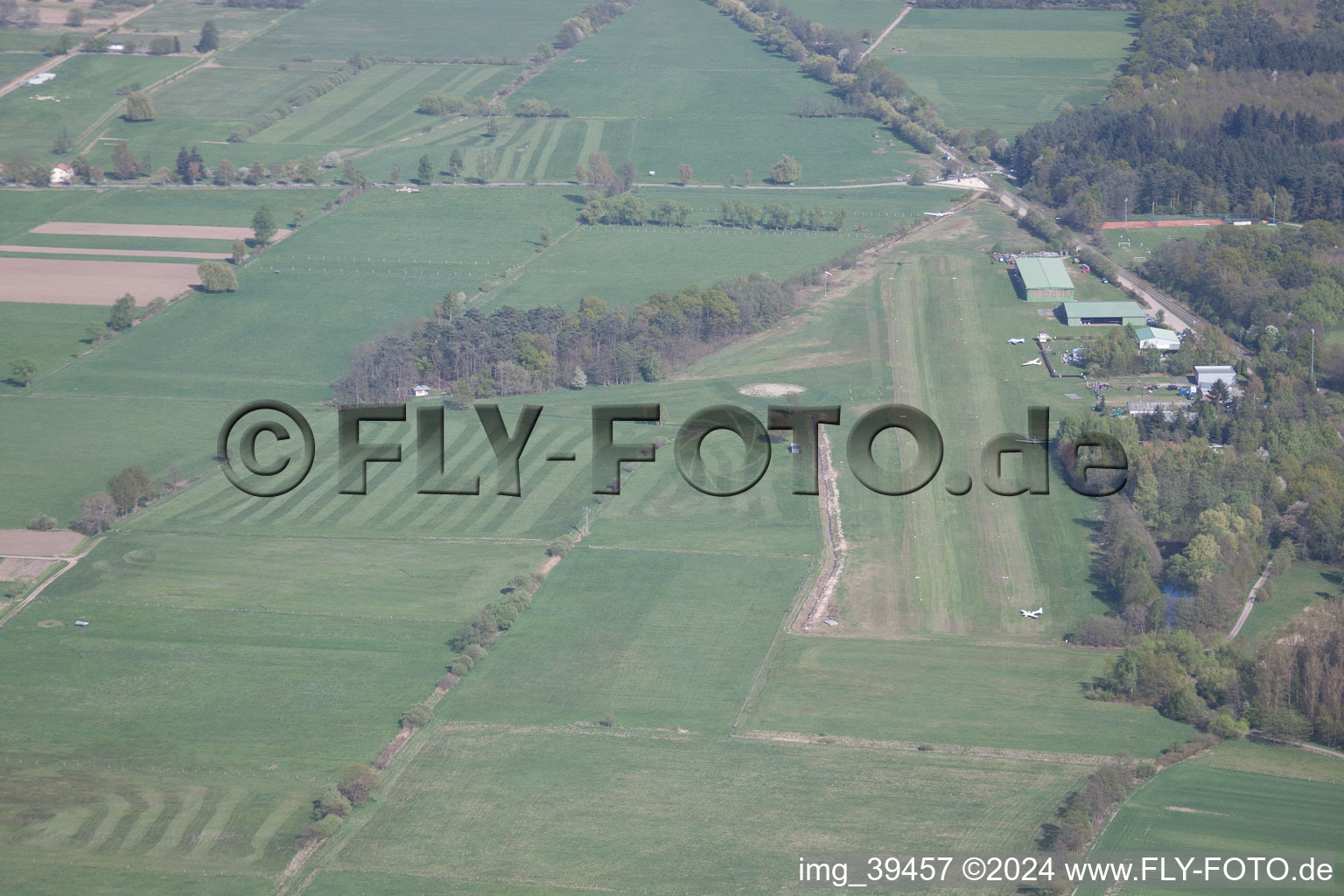 Vue oblique de Aérodrome à Schweighofen dans le département Rhénanie-Palatinat, Allemagne