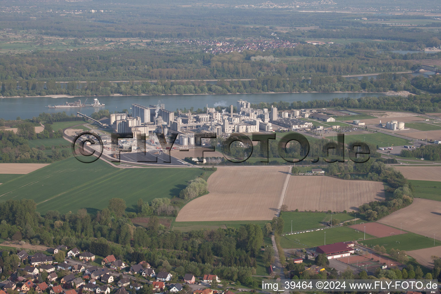 Beinheim dans le département Bas Rhin, France vu d'un drone