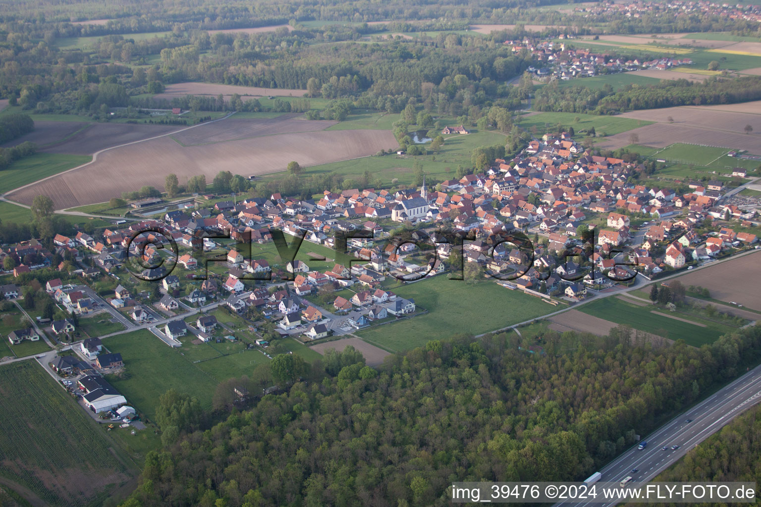 Vue oblique de Leutenheim dans le département Bas Rhin, France