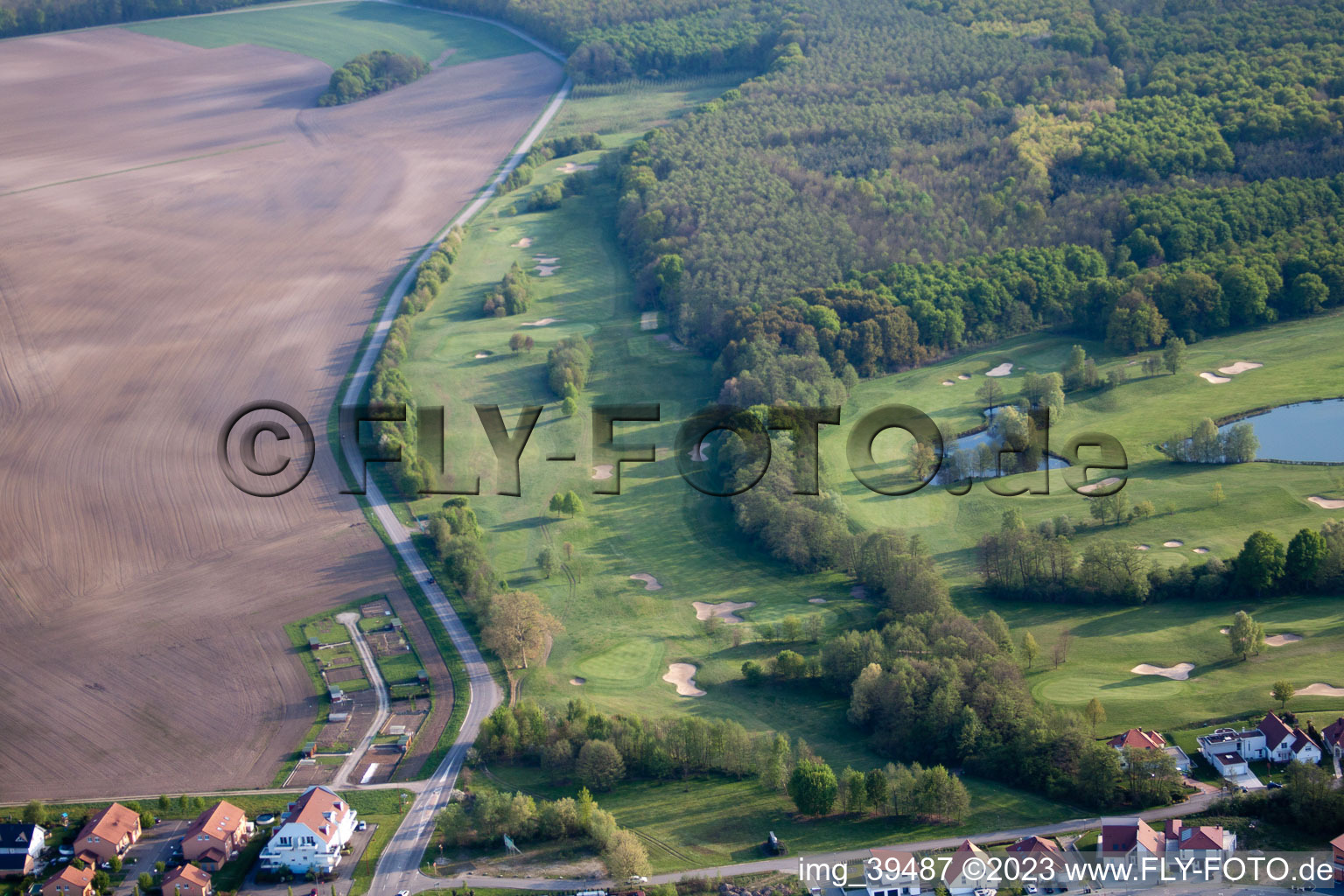 Vue aérienne de Club de golf Soufflenheim Baden-Baden à Soufflenheim dans le département Bas Rhin, France