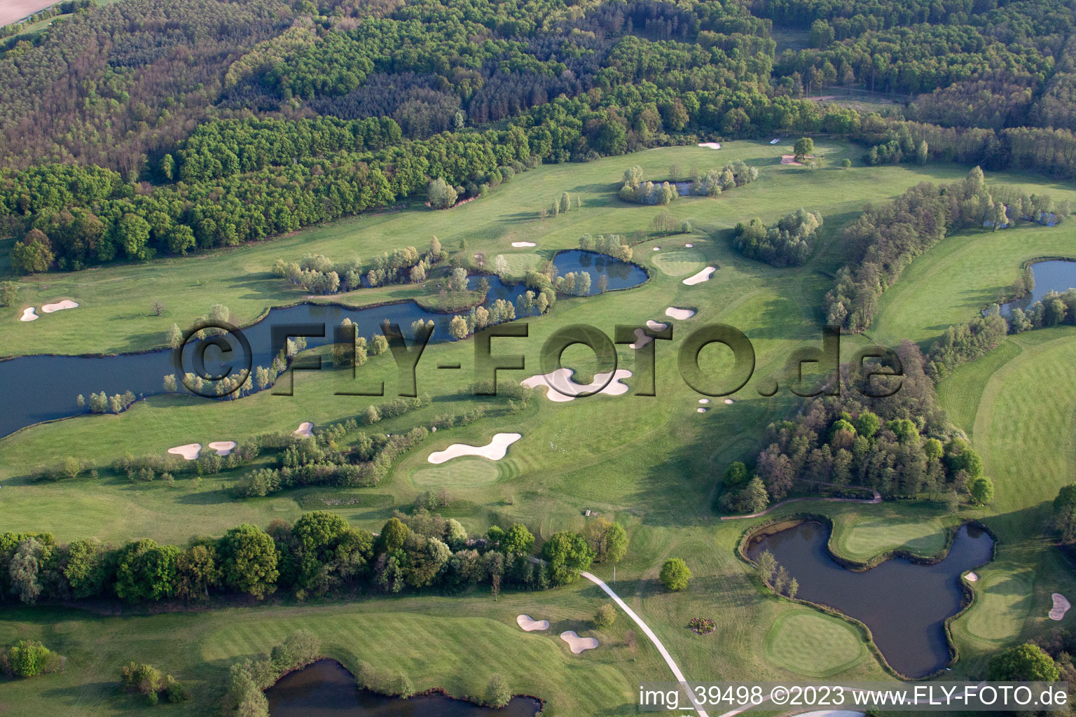 Club de golf Soufflenheim Baden-Baden à Soufflenheim dans le département Bas Rhin, France du point de vue du drone
