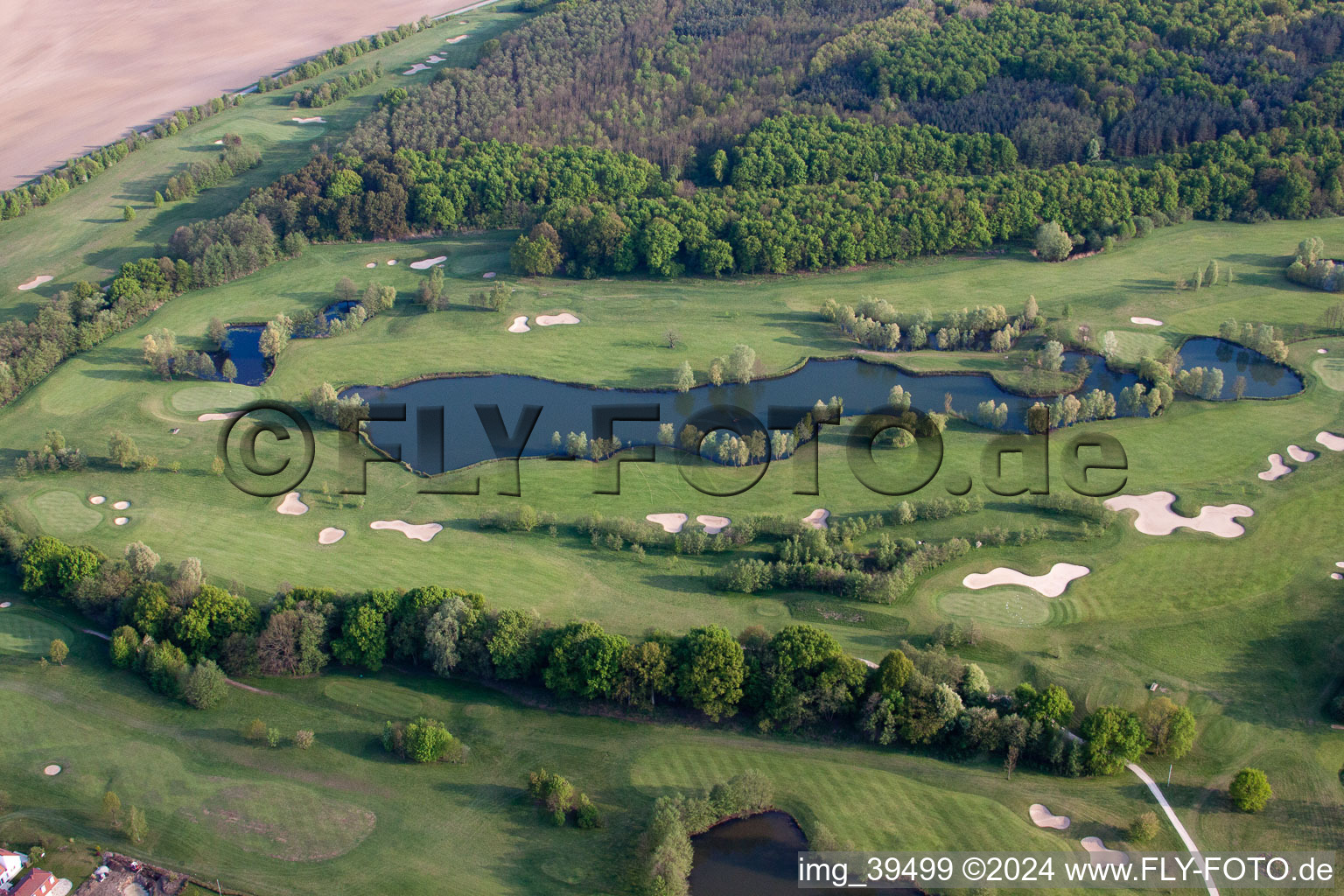 Club de golf Soufflenheim Baden-Baden à Soufflenheim dans le département Bas Rhin, France d'un drone