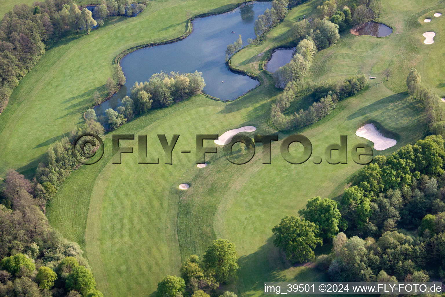 Vue aérienne de Club de golf Soufflenheim Baden-Baden à Soufflenheim dans le département Bas Rhin, France