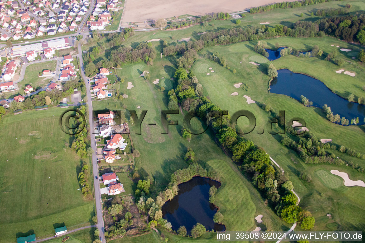 Vue d'oiseau de Club de golf Soufflenheim Baden-Baden à Soufflenheim dans le département Bas Rhin, France