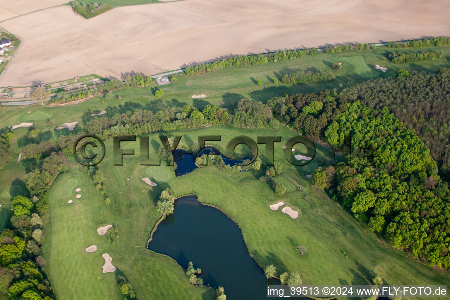 Club de golf Soufflenheim Baden-Baden à Soufflenheim dans le département Bas Rhin, France du point de vue du drone