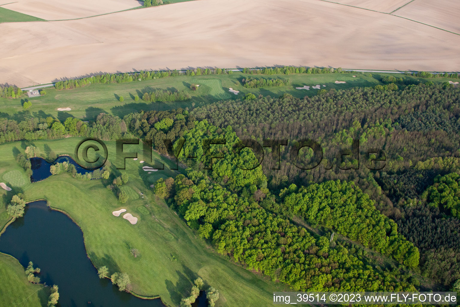 Club de golf Soufflenheim Baden-Baden à Soufflenheim dans le département Bas Rhin, France d'un drone