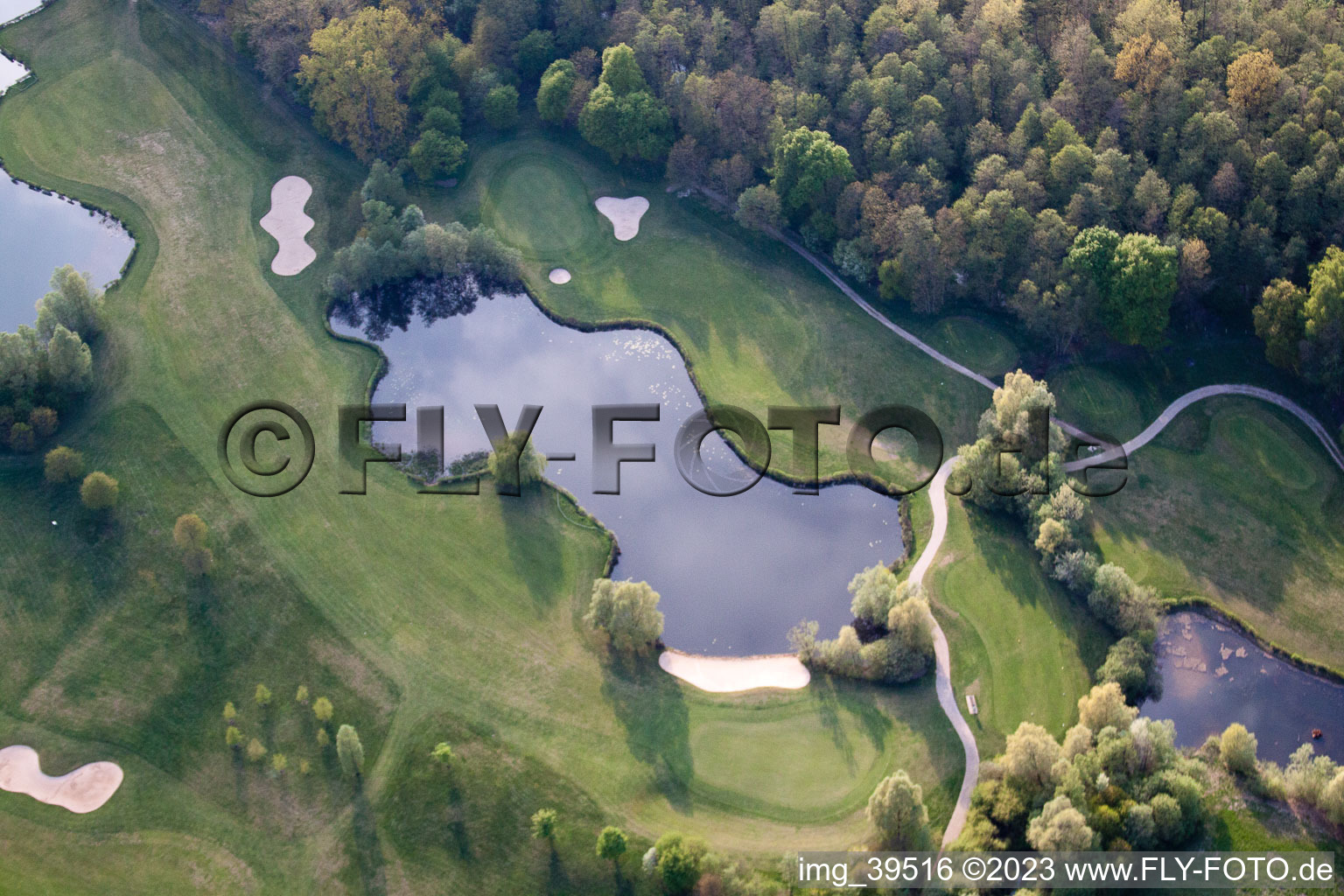Vue aérienne de Club de golf Soufflenheim Baden-Baden à Soufflenheim dans le département Bas Rhin, France